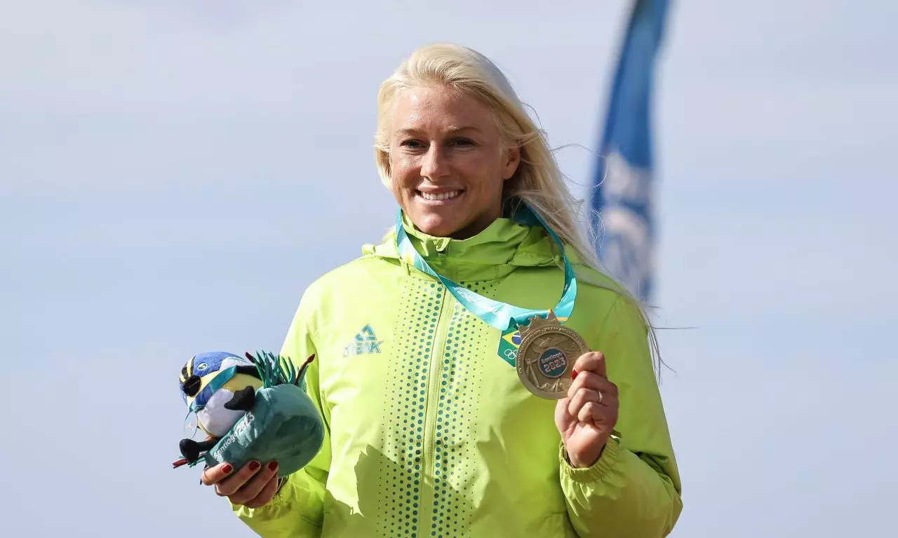 Tatiana Weston-Webb Tati Weson-Webb medalha de ouro surfe Pan de Santiago