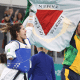 Ana Carolina Moura comemora ouro nos Jogos Parapan-Americanos com bandeira de Minas Gerais e do Brasil