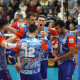 Jogadores do Arcada Galti, de Theo Lopes e Hugo Hamacher, comemoram vitória na Champions League de vôlei masculino