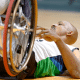 Jogador da seleção brasileira de basquete em cadeira de rodas caído após derrota para a Argentina no Parapan de Santiago-2023