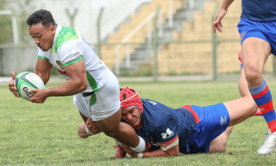 Jogador dos Tupis, atleta do Brasil de rúgbi XV, sofrendo tackle com a bola na mão na La Vila Internacional Rugby Cup