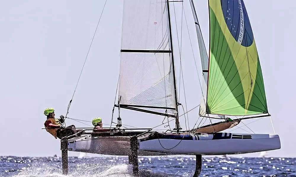 Na imagem, embarcação do Brasil na Nacra 17.