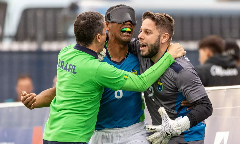 Jogadores do Brasil de futebol de cegos comemoram classificação para a final do Parapan de Santiago-2023 no futebol de cegos