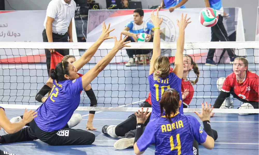 Brasil enfrentando o Canadá na Copa do Mundo de vôlei sentado feminino