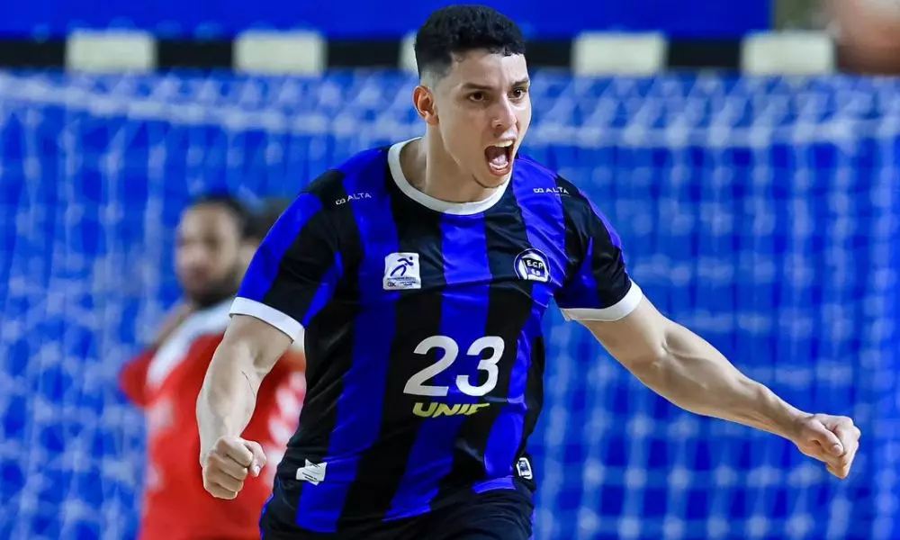 Comemoração do jogador do Pinheiros na classificação sobre o Handebol Guarulhos pelo Paulista (Ricardo Bufolin/ECP)
