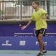 Brasileiro Filipe Otheguy em ação na pelota basca no Pan de Santiago (Marina Ziehe/COB)
