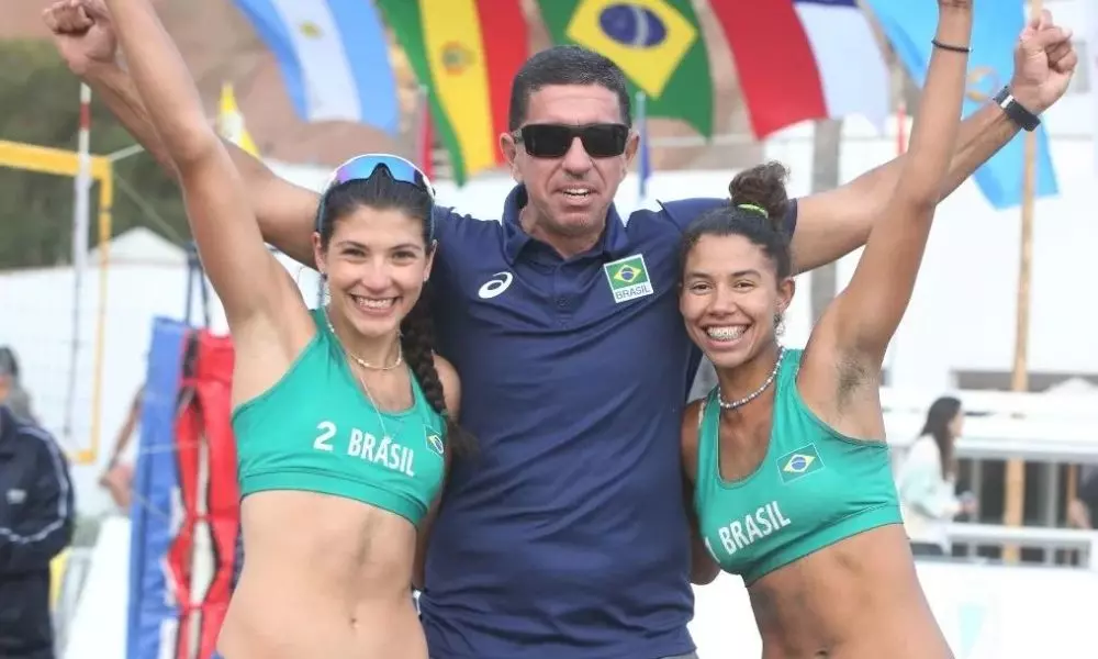 Dupla brasileira Carol Sallaberry e Larissa, presente no Mundial Sub-21 de vôlei de praia (Reprodução/Instagram/@laarissa_vasconcelos)