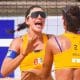 Brasileiras Carol e Larissa em ação no Mundial Sub-21 de vôlei de praia (Reprodução/Instagram/@sescbotafogopraia)