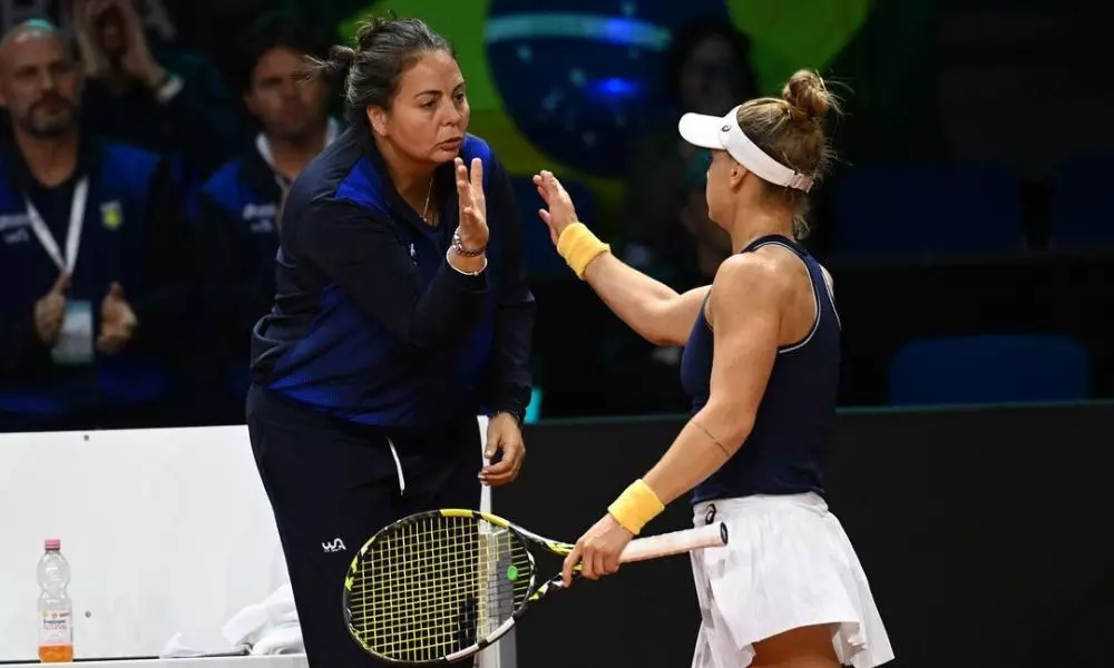 Roberta Burzagli, capitã da equipe brasileira na Billie Jean King Cup, e a tenista Laura Pigossi (Foto: Green Filmes)