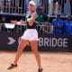 Bia Haddad em ação na Billie Jean King Cup (Luiz Candido/CBT)