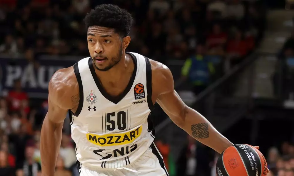 Bruno Caboclo em ação pelo Partizan, da Sérvia, na EuroLeague (Reprodução/X/@EuroLeague)