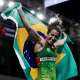 Giullia Penalber com bandeira do Brasil após medalha de ouro no wrestling dos Jogos Pan-Americanos de Santiago-2023
