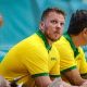 Gustavo de Conti olha para o alto, no banco de reservas, durante os Jogos Pan-Americanos de Santiago-2023; ele comandará a seleção brasileira de basquete masculino no Pré-Olímpico rumo a Paris-2024