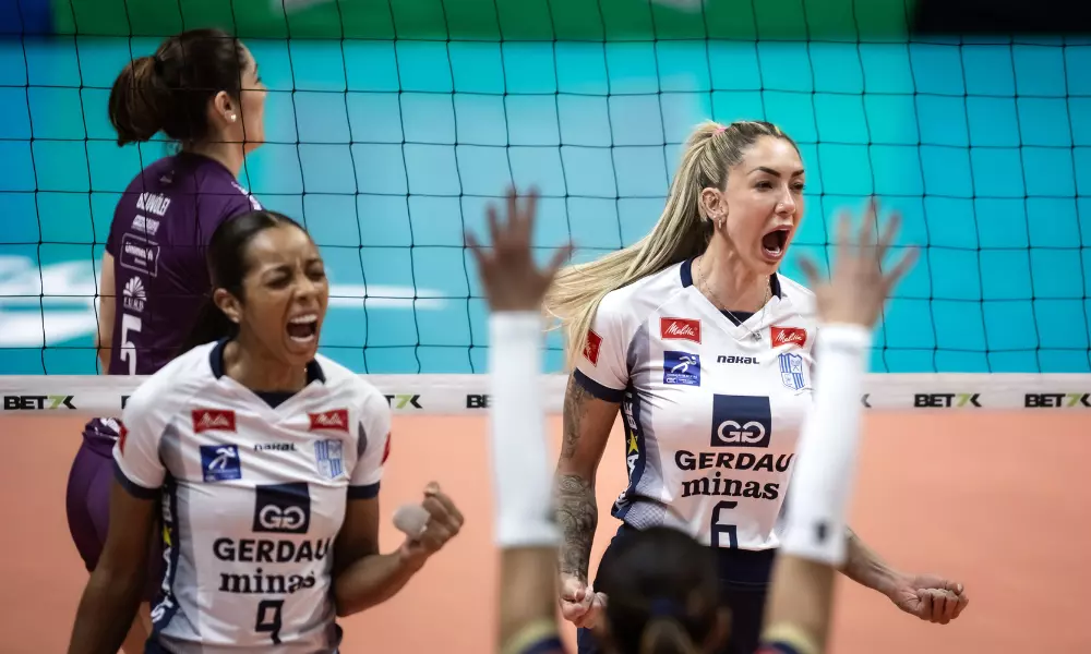 Kisy e Thaisa comemoram ponto em partida Minas x Bluvolei pela Superliga Feminina