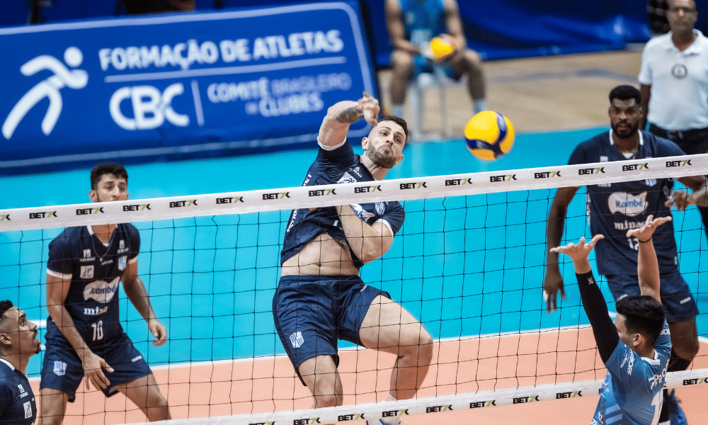 Minas e Suzano em ação na Superliga de vôlei masculino