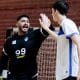 Na imagem, goleiro e defensor do Pinheiros comemorando.