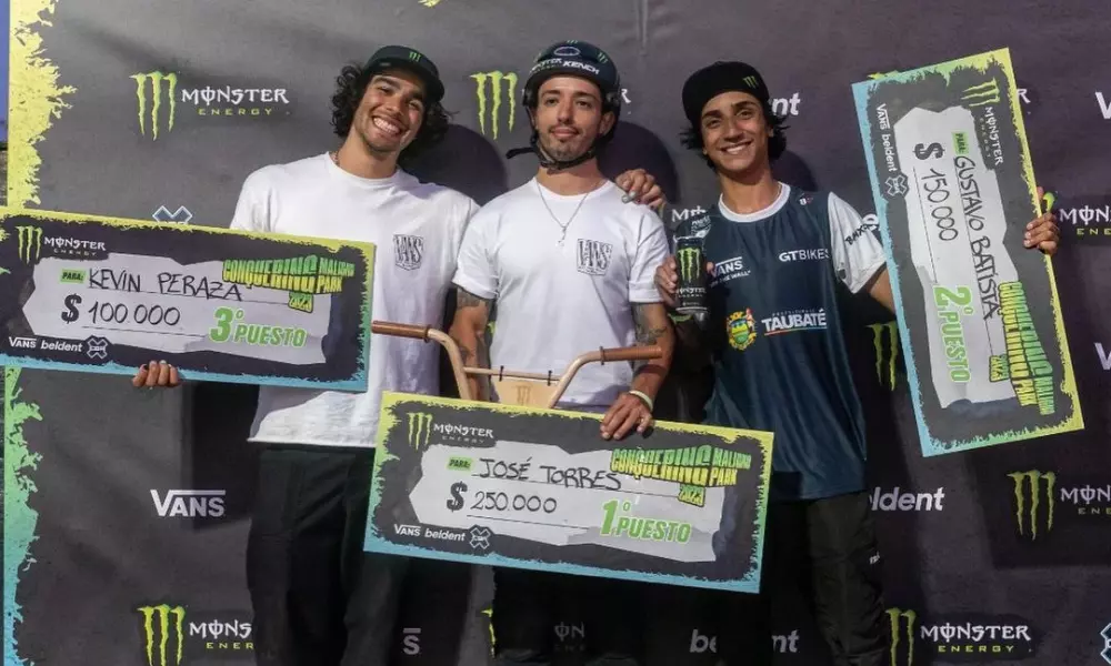 Gustavo Batista, o Bala Loka, no pódio da Copa Conquering de BMX Freestyle Park - Eduarda Bordignon também medalhou
