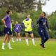 Rosana Augusto dá instruções em treino da Seleção Feminina Sub-20 de futebol