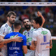 Jogadores do Sada Cruzeiro se abraçam em comemoração após vitória na Superliga de vôlei masculino; Vôlei Renata