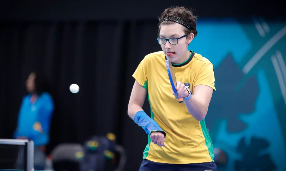 Sophia Kelmer com a raquete na mão no tênis de mesa do Parapan de Santiago-2023