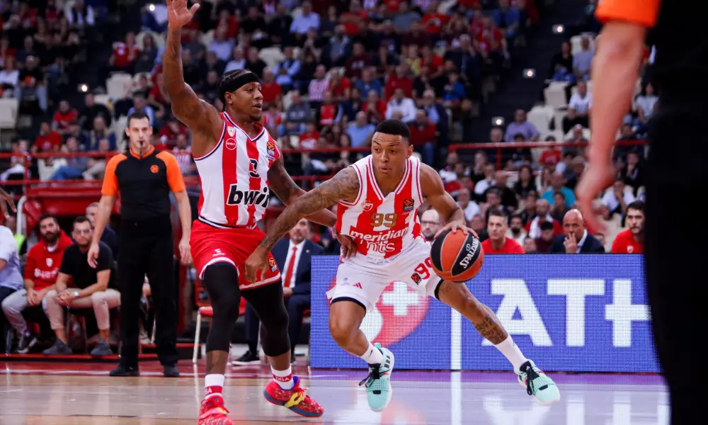 Yago em ação pelo Estrela Vermelha em duelo contra o Olympiacos na Euroliga de basquete