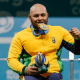 Ailton Souza morde sua medalha de ouro dos Jogos Parapan-Americanos Santiago-2023