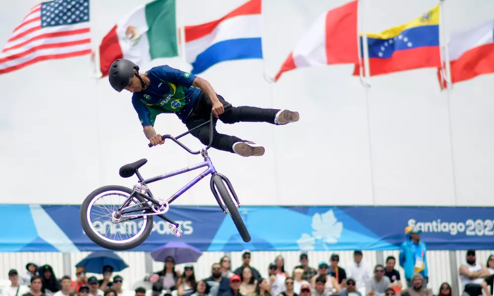 Bala Loka faz manobra no ar em prova dos Jogos Pan-Americanos Santiago-2023