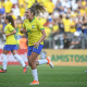 Priscila comemora primeiro gol com a camisa da seleção feminina na vitória do Brasil sobre o Japão