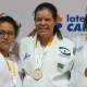 Deanne de Almeida, no centro do pódio do grand prix, cercada pelas outras medalhistas da sua categoria