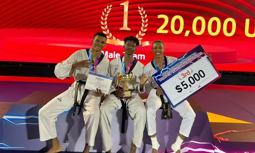 Equipe masculina do Brasil de taekwondo no pódio da Copa do Mundo do TK3