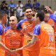 Jogadores do Farma Conde São José comemoram ponto contra o Sesi Bauru na Superliga Masculina de vôlei