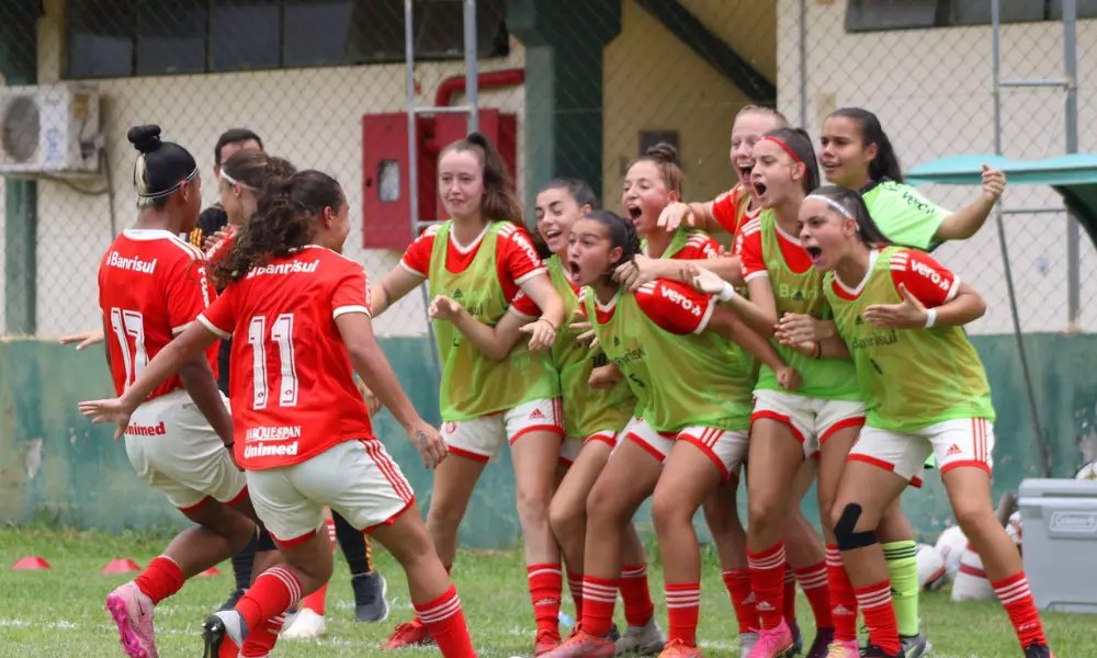 Jogadoras do Internacional no Brasileiro Sub-17 de futebol feminino