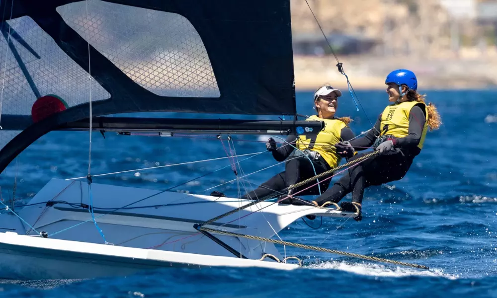Martine Grael e Kahena Kunze velejam no Oceano Pacífico nos Jogos Pan-Americanos Santiago-2023