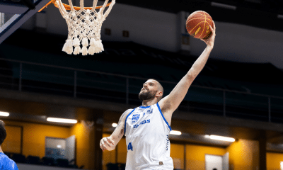 Atleta do Minas tenta enterrada em partida do NBB