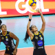 Naiane, do Praia Clube, faz um levantamento no jogo contra o Bluvôlei na Superliga feminina de vôlei