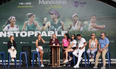 Sorteio do WTA 125 de Florianópolis neste domingo com Laura Pigossi e Teliana Pereira, Carol Meligeni de preto e Ajla Tomljanovic de cinza / Crédito: Cristiano Andujar / MundoTênis Open wta 125 de florianópolis com gabriela cé