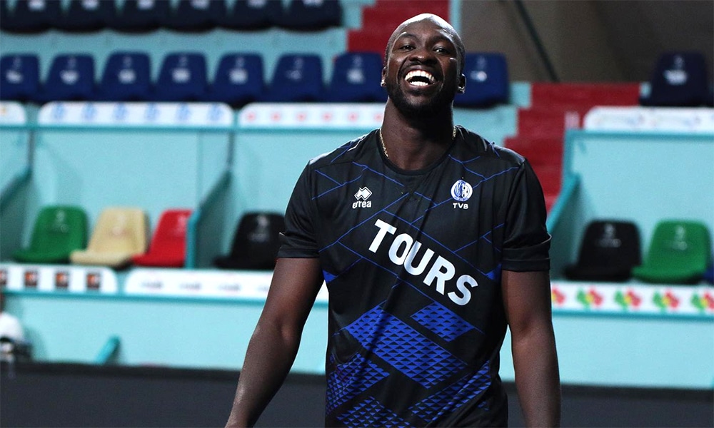 Na imagem, Abouba com sorrido de recordista.