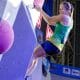 Na imagem, Anja Köhler durante o esforço de escalar a parede.