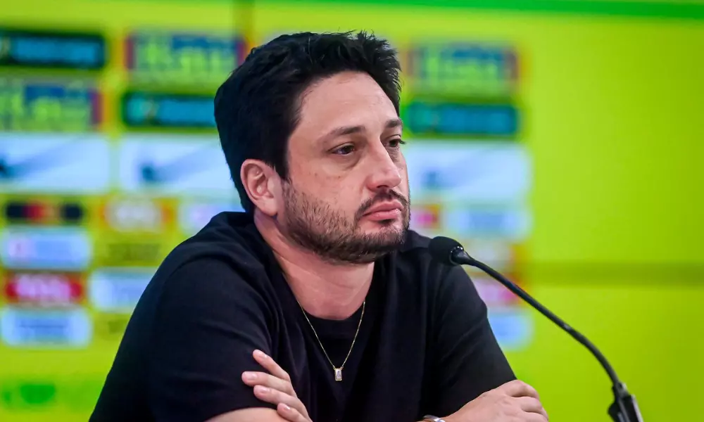 Arthur Elias durante coletiva da seleção brasileira de futebol feminino - horário e ingressos