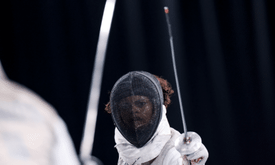 Bia Bulcão em ação durante Copa do Mundo de florete; Mariana Pistoia também competiu
