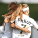 Cristiane e Ketlen se abraçam após gol marcado em Santos x Flamengo pela Brasil Ladies Cup