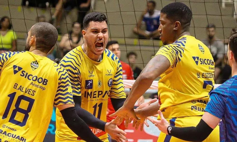 Jogadores do Araguari Vôlei celebrando pela Superliga Masculina (Marcelo Ferrazoli/Sesi-SP)