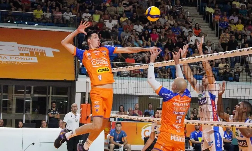 Duelo entre São José e Vôlei Renata, válido pela Superliga Masculina (Victor Barreto/Agência NTZ); Ciudad Vóley e Sul-Americano