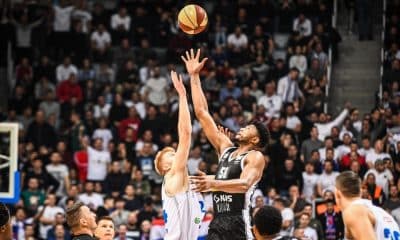 Brasileiro Bruno Caboclo na disputa pela bola em partida válida pela EuroLeague (Reprodução/Twitter/@PartizanBC)