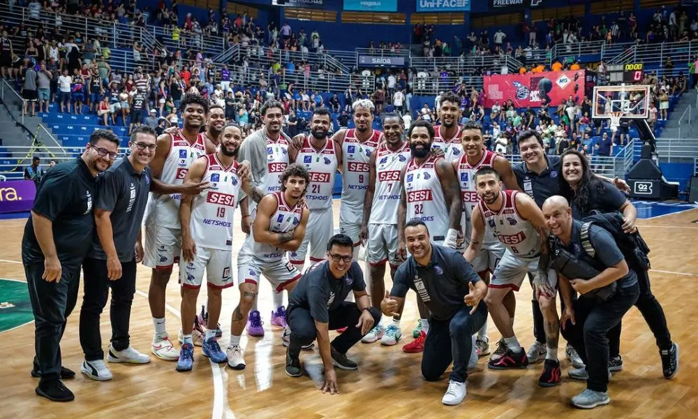 Comemoração dos jogadores do Sesi Franca na 13ª vitória pelo NBB (Reprodução/Instagram/@sesifrancabasquete)