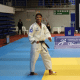 Diego Ismael olha para foto após título do Minas no Troféu Brasil de judô