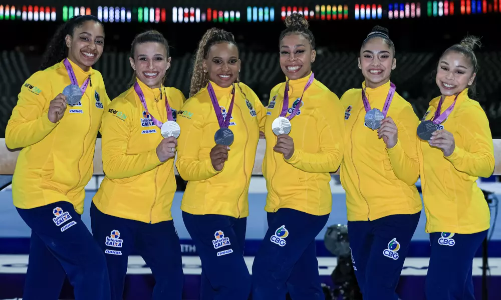Equipe feminina de ginástica artística do Brasil com medalha no Mundial. Elas vão disputar os jogos olímpicos paris-2024 (Ricardo Bufolin/CBG)