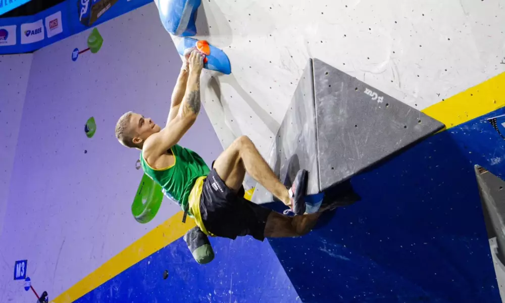 Felipe Ho em ação; ele é um dos atletas que integraram a seleção brasileira de escalada esportiva em 2024