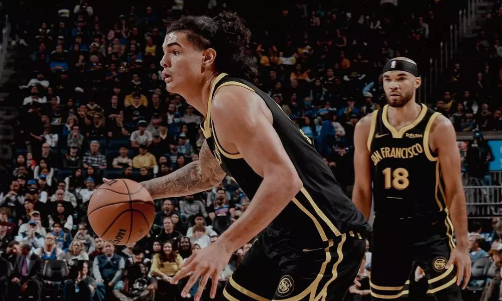 Gui Santos em ação em duelo do Golden State Warriors contra o Portland Trail Blazers na NBA