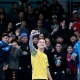 Hugo Calderano tira selfie com torcida nos Jogos Pan-Americanos de Santiago-2023